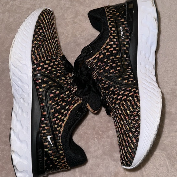 Nike React Colorful Flyknits Women’s - Picture 2 of 7